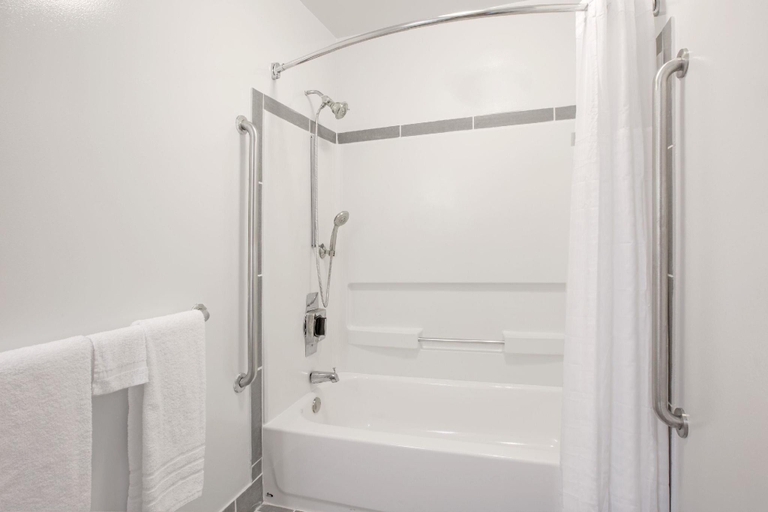 Bathroom 3, budgetel Inn & Suites, Saint Clair