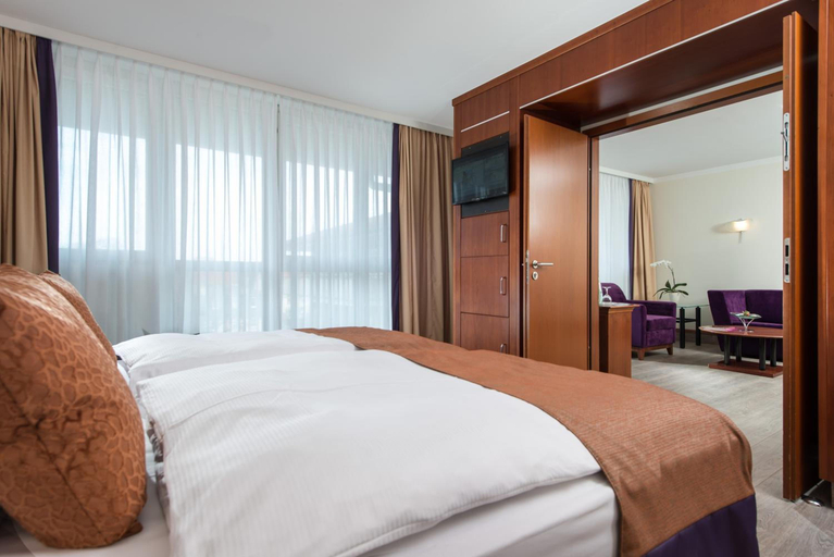 Bedroom 3, RADISSON BLU PARK HOTEL CONFERENCE CENTRE DRESDEN RADEBEUL, Meißen