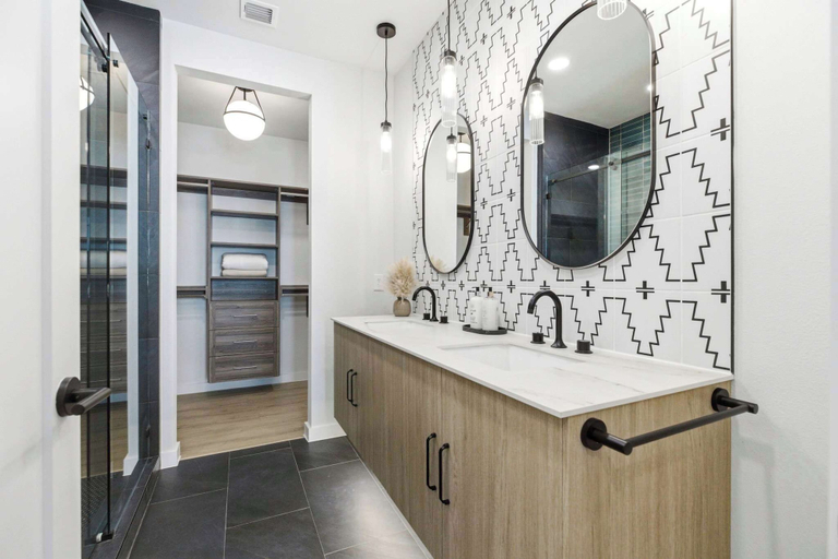 Bathroom 3, Unwind in Style: Luxe Condo Getaway!, Comal