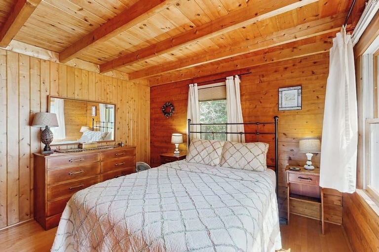 View from room, Beautiful Home With Wifi, Lake View, Deck, & Firepit - Walk to Beach, Piscataquis
