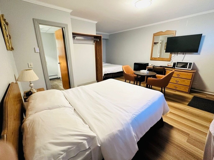Bedroom 2, Stiles Motel Hill View Woodstock NB, Carleton