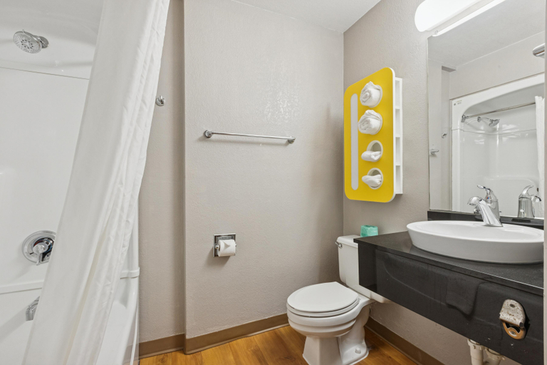 Bathroom 4, Motel 6 Piscataway, Middlesex