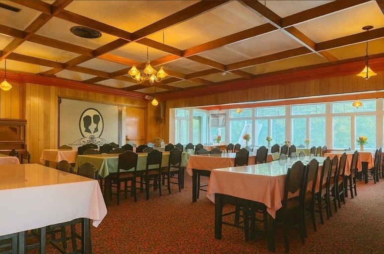 Food & Drinks, Stiles Motel Hill View Woodstock NB, Carleton
