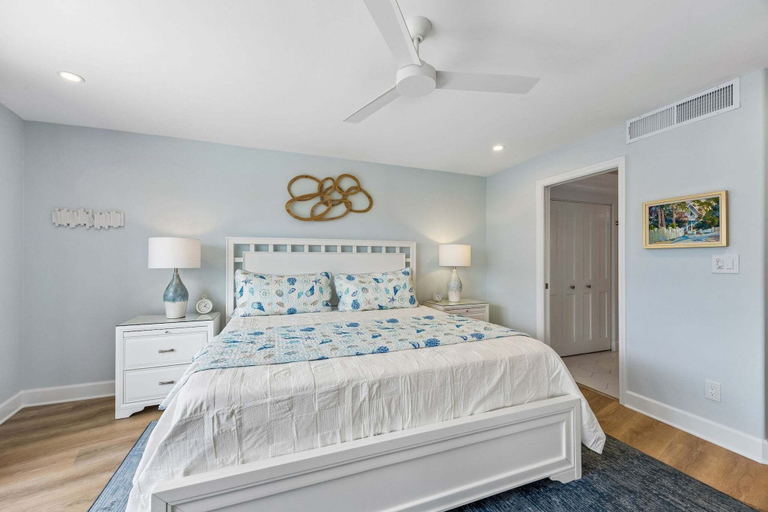 Room 5, Pelicans 105 2 Bedroom Condo, Nassau