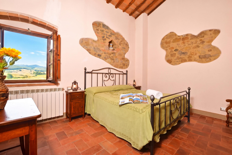 Room 1, Pozzovecchio, Siena