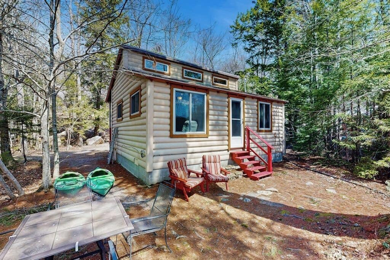 Exterior 2, Quiet Lakefront Cottage With a Firepit, Private Beach, & two Kayaks, Hancock