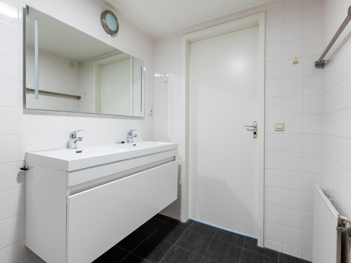 Bathroom 3, Holiday Home in Kamperland near the Beach, Noord-Beveland