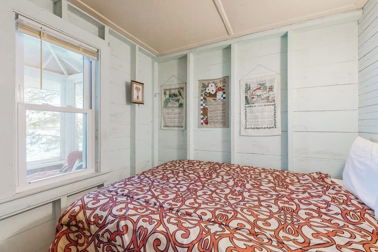 Room 2, Lakefront Cottage With Dock, Screened Porch, & Island in Biscay Pond, Lincoln