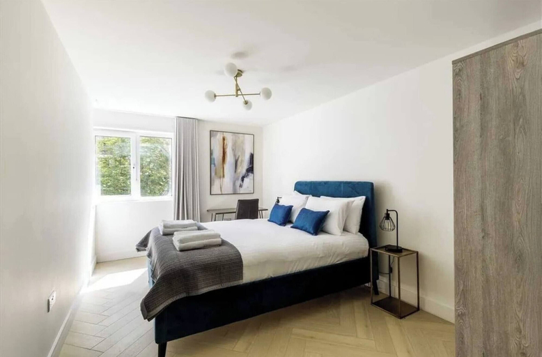Room 4, 3bedroom Soho Central Entire Flat - Sleeps 8, London