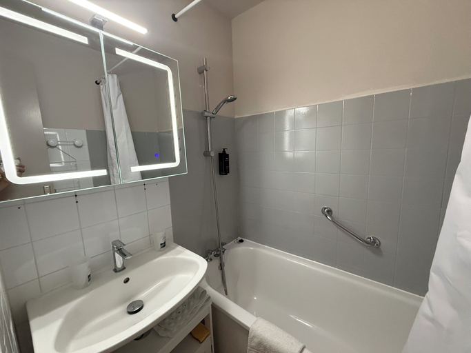 Bathroom 4, Le Moulin de Sournia, Pyrénées-Orientales