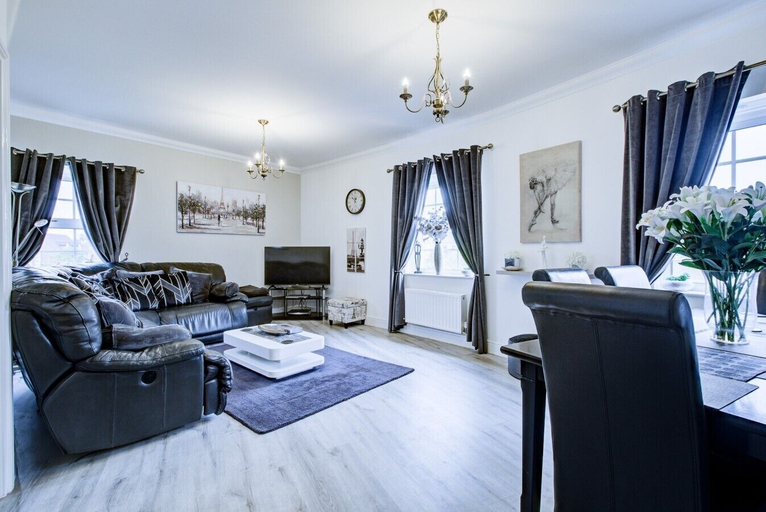Room 5, Waltham Abbey Haven 2 Bed 2 Bath Flat Free Parking, Essex