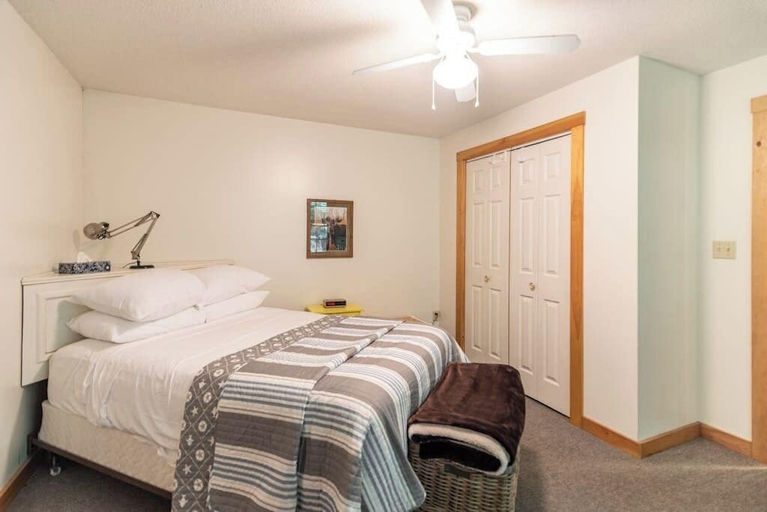 Room 2, Gorgeous Lakefront Home w/ Dock, Canoe, Kayaks & Lake/forest Views, Hancock