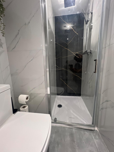 Bathroom 4, Double room, London