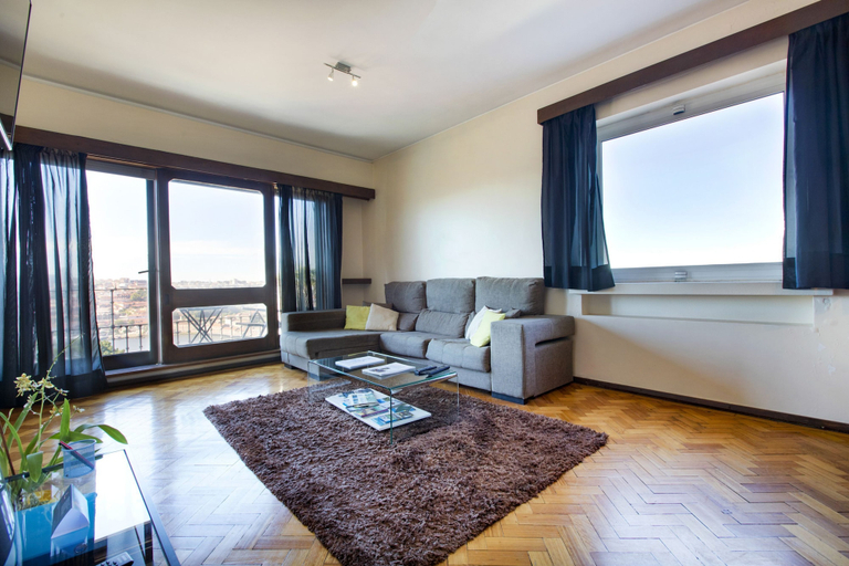Room 4, RE1 in Oporto With 4 Bedrooms and 2 Bathrooms, Porto
