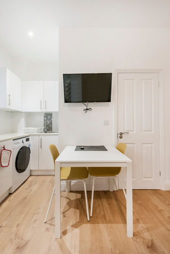 Room 4, Stylish Studio Flat in Camden King s Cross Zone 1, London