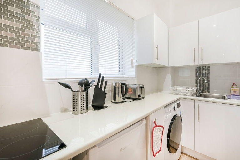 Room 2, Stylish Studio Flat in Camden King s Cross Zone 1, London