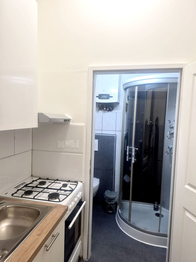 Private kitchen 2, 10 Min to Westbahnhof 1BR with Living, Wien