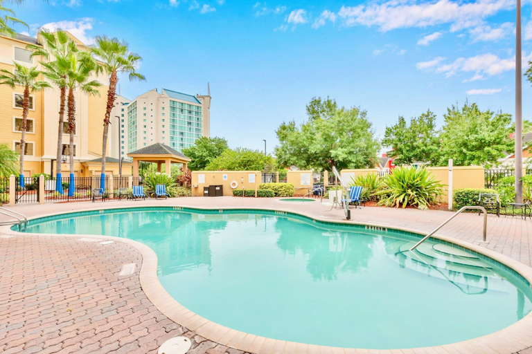 Room 2, Studio Apartment w Pool Hot Tub Near Universal Studios, Orange