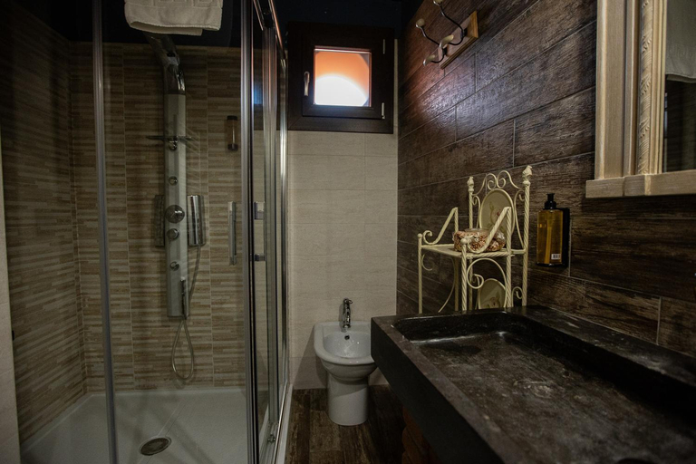 Bathroom, Palazzo Diamante, L'Aquila