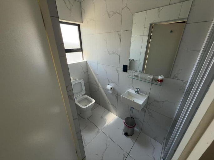 Bathroom, The Hill Boutique Hotel, O.R.Tambo