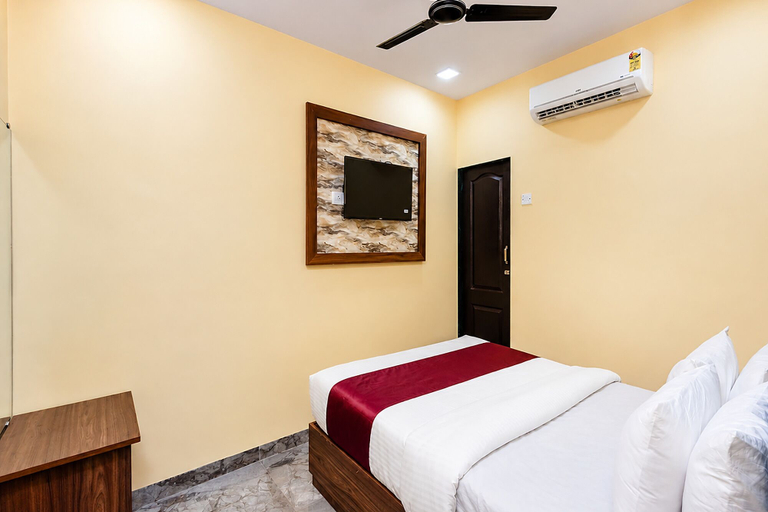 Room 4, Fabhotel Aai Om Residency, Mumbai Suburban