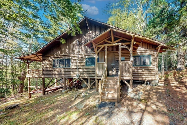 Exterior 5, Stunning log Cabin With Fireplace & Nature Views - Near Shopping & Dining, Lincoln