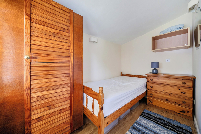 Room 4, Studio Retreat Sleeps 1 - Parking & Wifi, Cambridgeshire