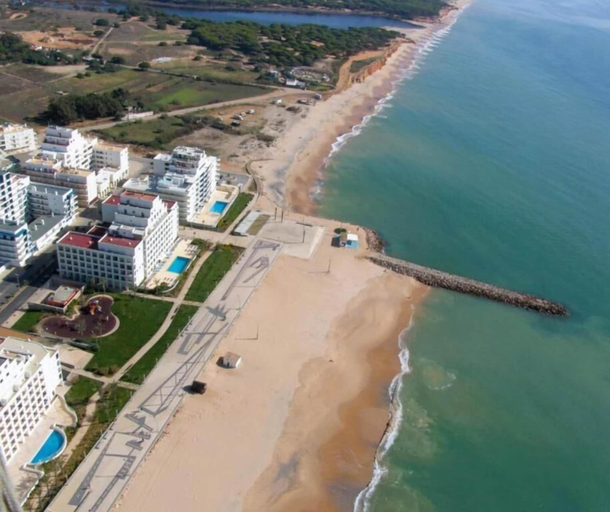 Beach 5, Sea View Pool First Line Quarteira Beach, Loulé