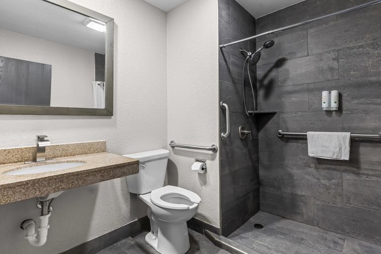 Bathroom 5, Quality Inn Oskaloosa, Mahaska