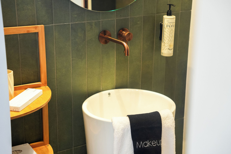 Bathroom 3, Enplomare, North Aegean