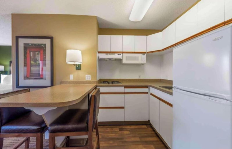 Private kitchen 4, Motel 6 Suites Minneapolis Airport Eagan North MN, Dakota