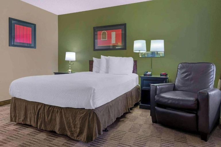 Room 2, Motel 6 Suites Sacramento Arden Way CA, Sacramento