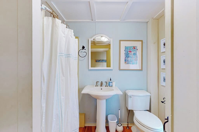 Bathroom 5, Enchanting Oceanfront Cottage With Breathtaking Views and Modern Comforts, Lincoln