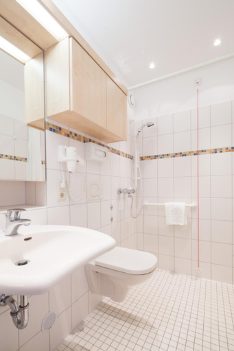 Bathroom, GDA Hotel Gottingen, Göttingen