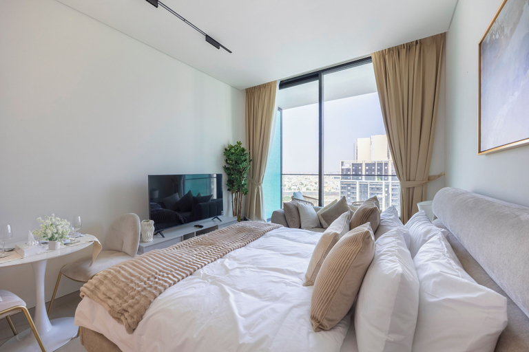 Room 4, Bloomfields Studio - Binghatti Azure JVC, Dubai