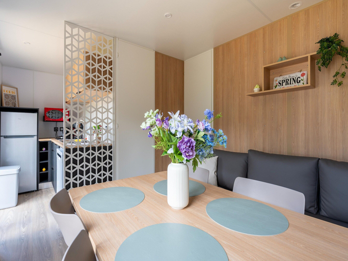 Dining 3, Cozy Caravan Escape for 6, Oost-Vlaanderen