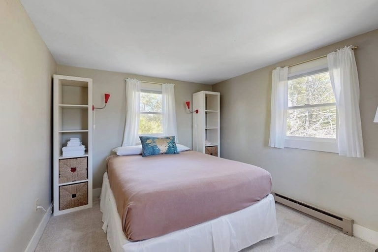 Room 5, Ocean Point Colony Home w/ Sunroom & Sweeping Ocean Views, Dog-friendly, Lincoln