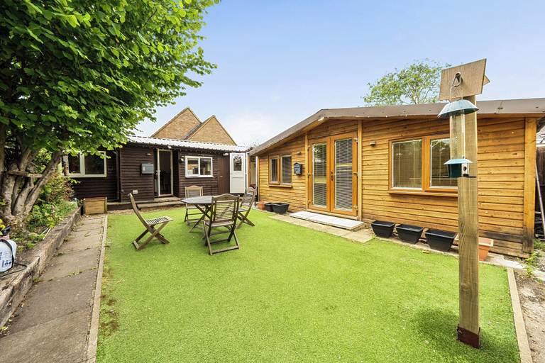 Exterior 2, Studio Retreat Sleeps 1 - Parking & Wifi, Cambridgeshire