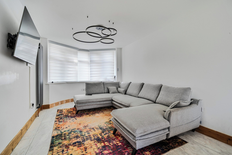 Primary image, House - Sleeps 12 - Parking, Birmingham