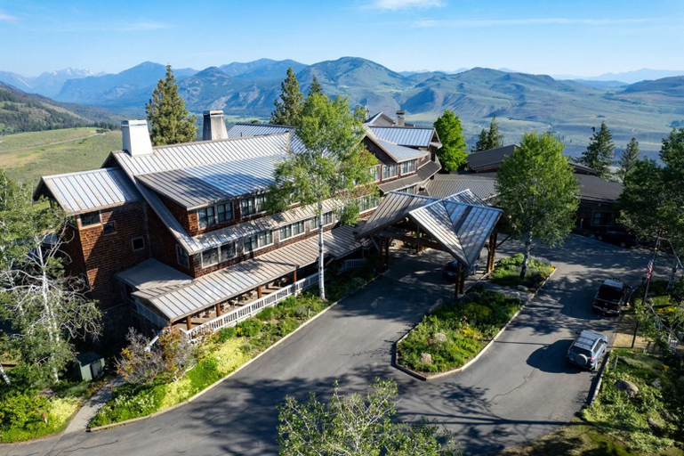 Exterior & Views