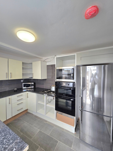 Private kitchen 5, Charming 2 Bedroom House in London, London