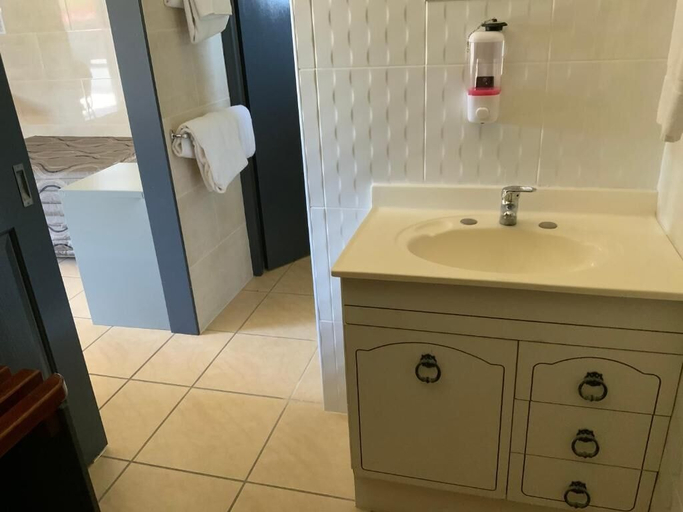 Bathroom, TOP 1 MOTEL ALLENSTOWN, Rockhampton