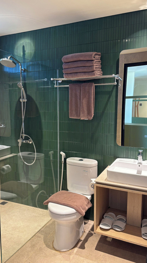Bathroom 4, Grand Luxcamp Soebi Farm Cikole by Horison, Bandung