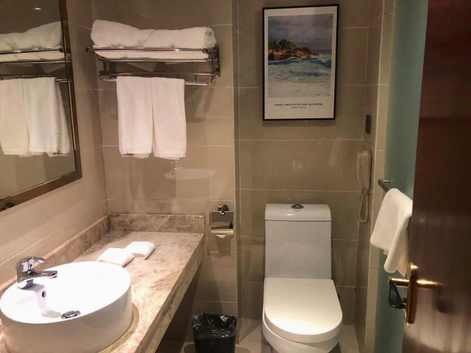 Bathroom 3, Campanile Hotel Shenzhen North Station Dalang Business Center, Shenzhen
