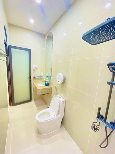 Bathroom 5, Hong My Hotel, Kon Tum