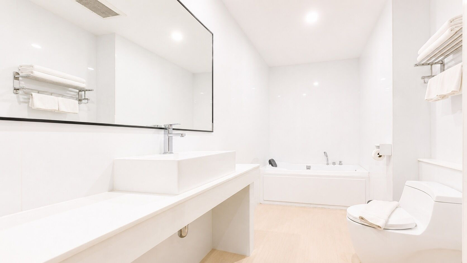 Bathroom 4, Cozy Donmueang Hotel, Don Muang