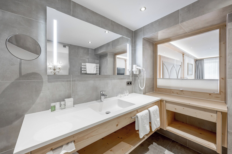 Room 3, 4 star superior Hotel Bellevue, Imst