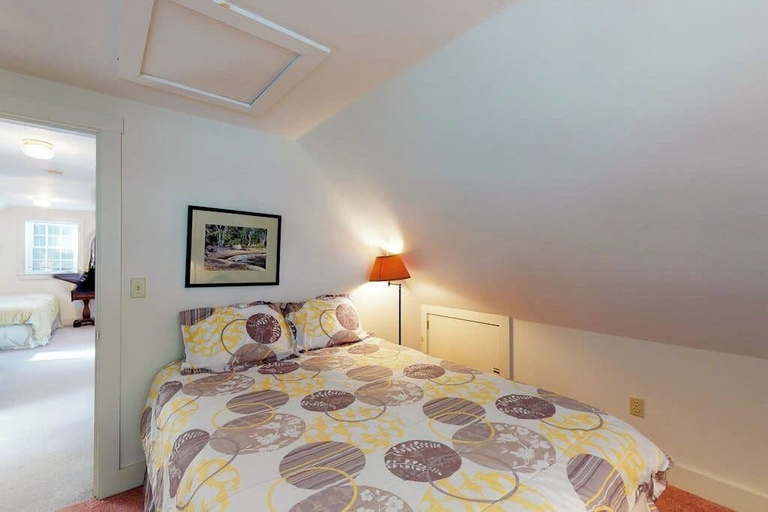 Room 3, Open and Spacious Riverfront Retreat, Dog-friendly, Knox