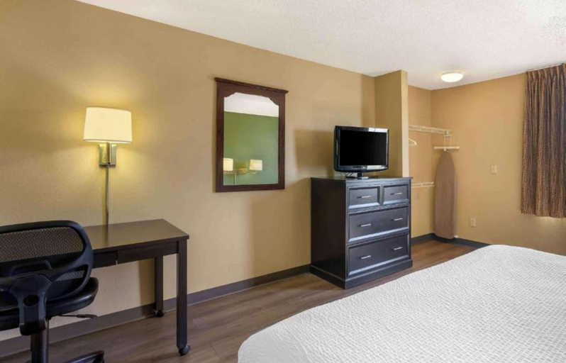 Room 5, Motel 6 Suites Sacramento Arden Way CA, Sacramento