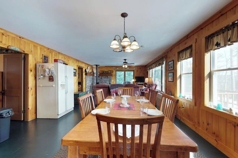 Room 4, Lakefront Cabin With Lake Views, Cable, Beach Access & Private Dock, Piscataquis